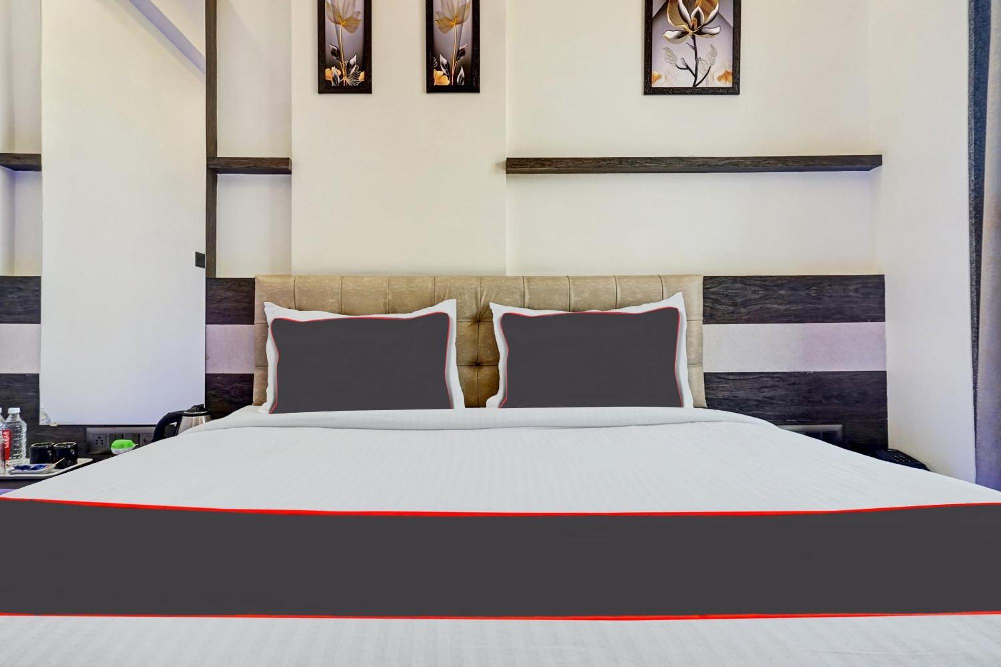 Super Townhouse Poona Royal Pimpri-Chinchwad Exterior foto