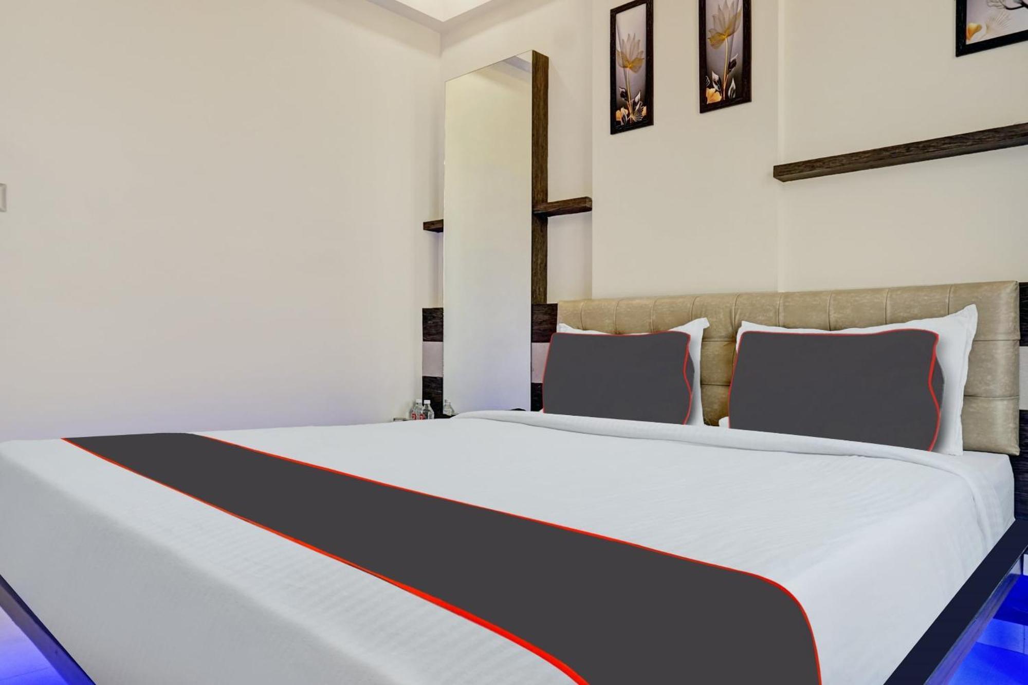 Super Townhouse Poona Royal Pimpri-Chinchwad Exterior foto