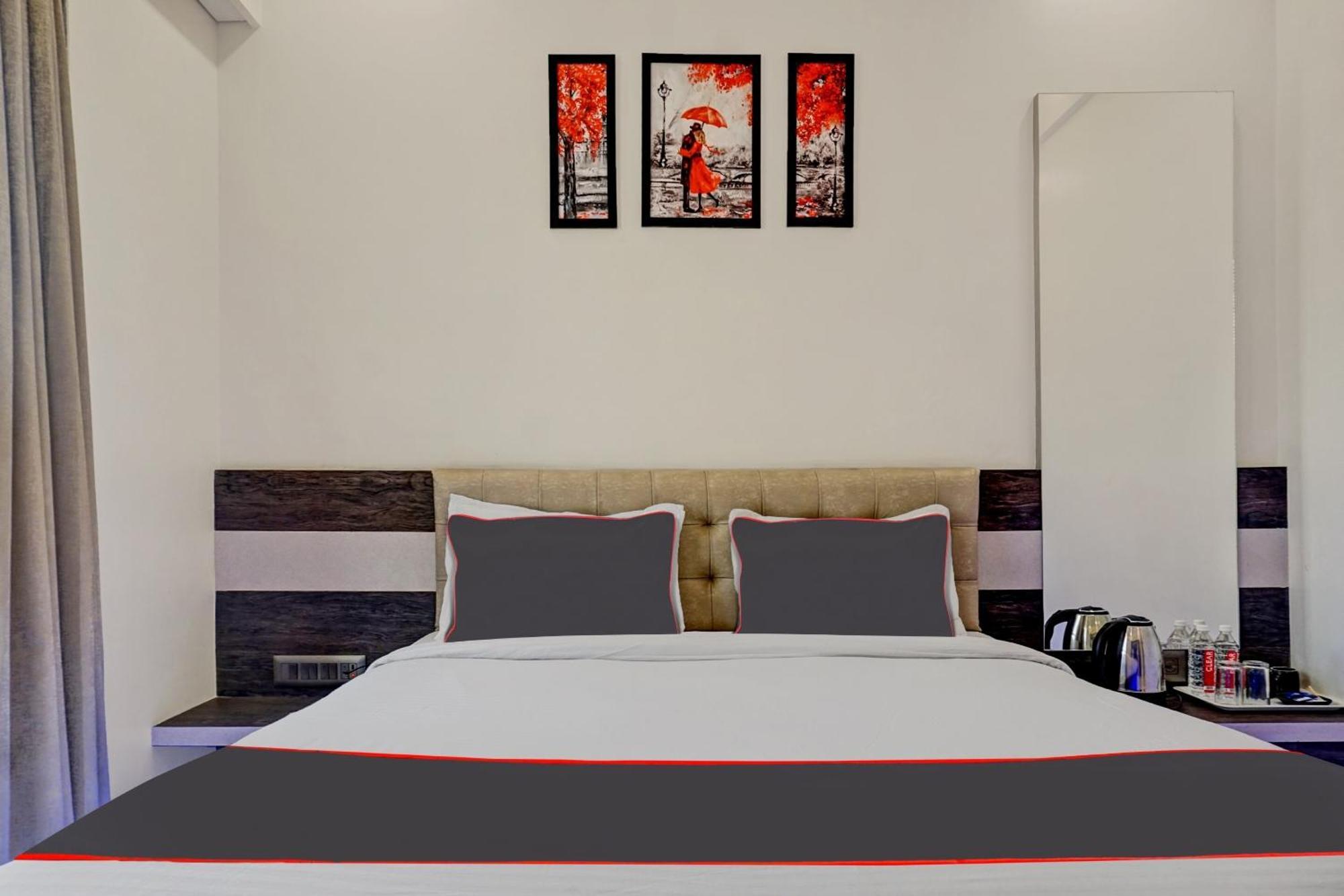 Super Townhouse Poona Royal Pimpri-Chinchwad Exterior foto