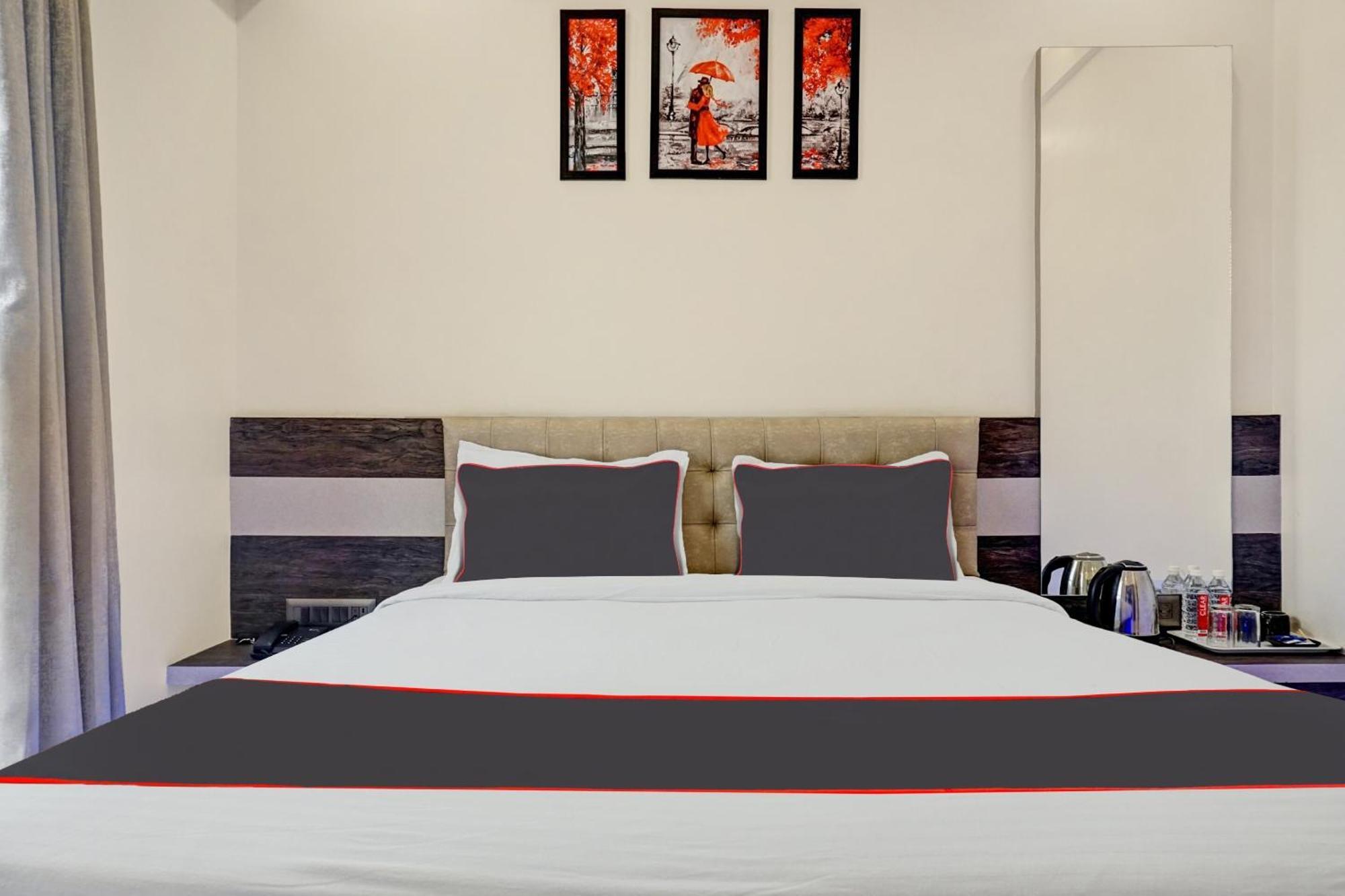 Super Townhouse Poona Royal Pimpri-Chinchwad Exterior foto