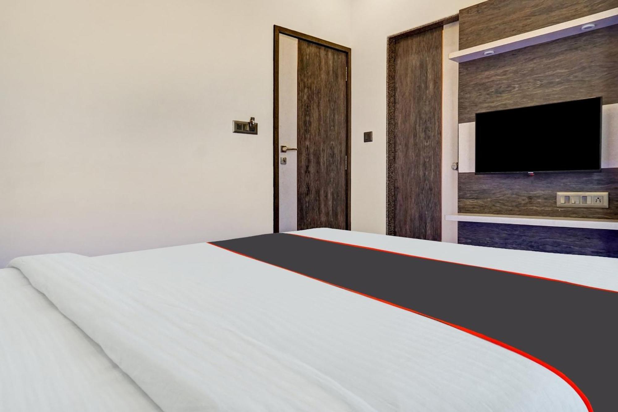 Super Townhouse Poona Royal Pimpri-Chinchwad Exterior foto